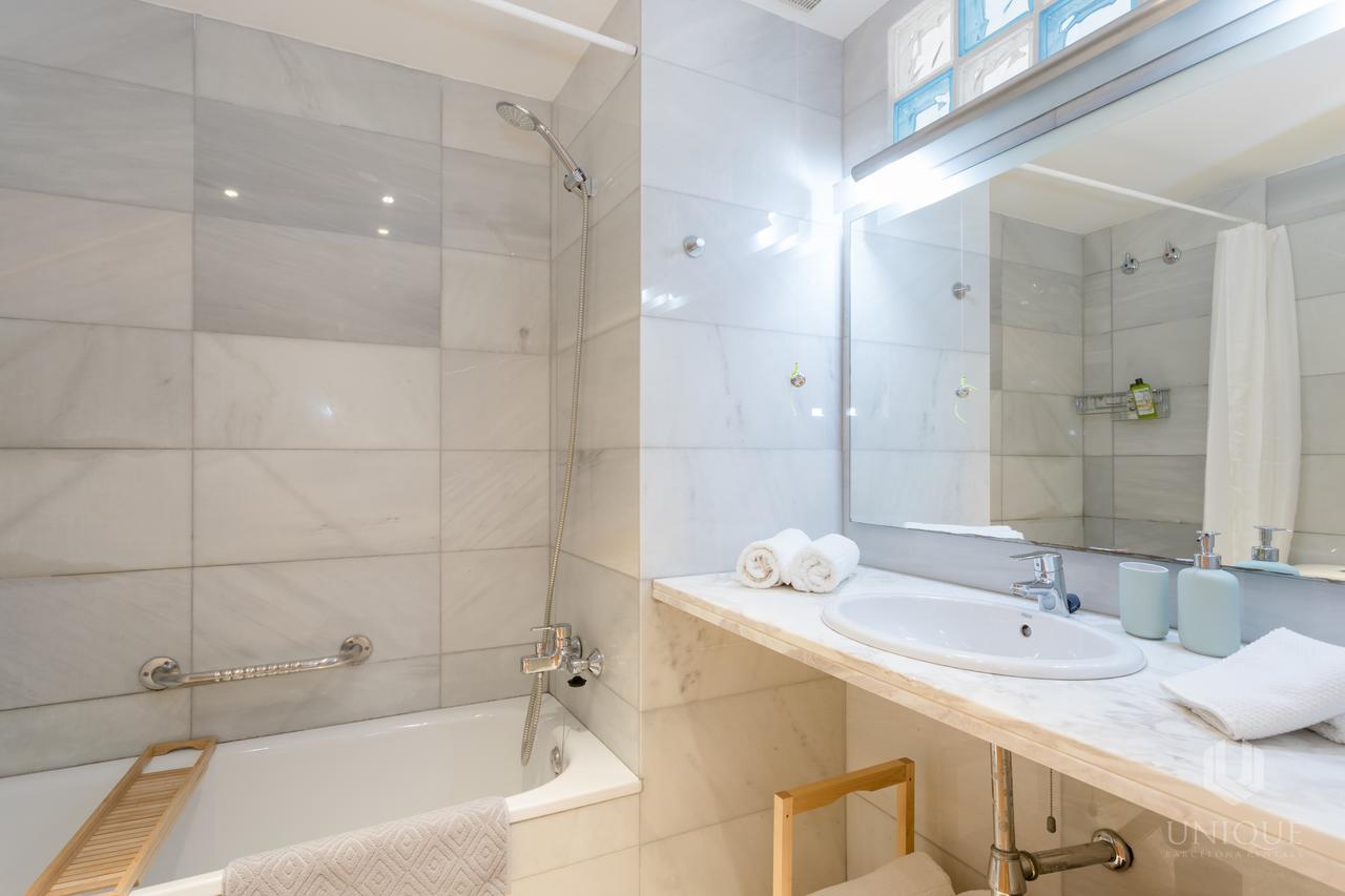 Unique Rentals - Stylish Seafront Duplex Барселона Екстер'єр фото